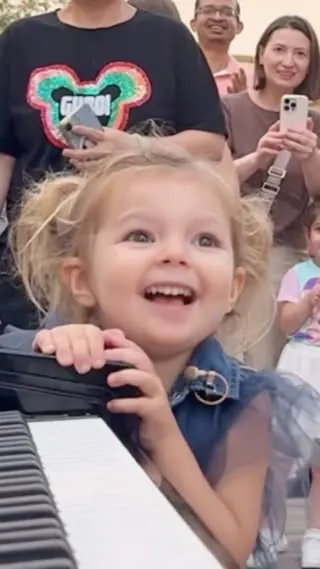emilio.piano reel: This 3 year old SINGER @theangelicanero asked me to play Titanic with her. It wa