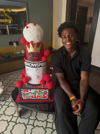 IShowSpeed carousel: i’m 21 it’s my birthday 🎉❤️🌍