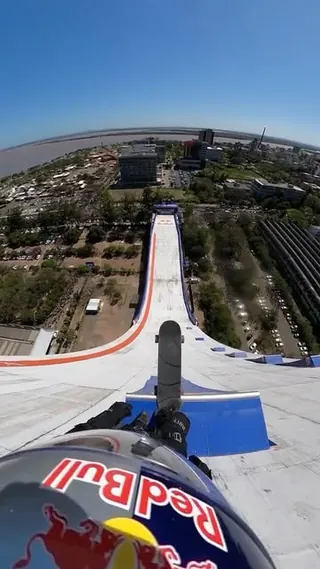 Red Bull reel: we were not ready for the POV to look like THAT 😵‍💫 🛹: @diassandro 📍: Porto Aleg