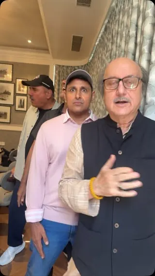 Anupam Kher reel: Khoslas and Khurana were never in sync. NOT EVEN HERE! Jai Ho! 😂🤣🤣🤣🤣 #KhoslaKaGh